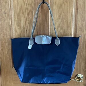 NWT Bath & Body Works Large Zippered Navy Tote with Silver Handles-21x14 Inches